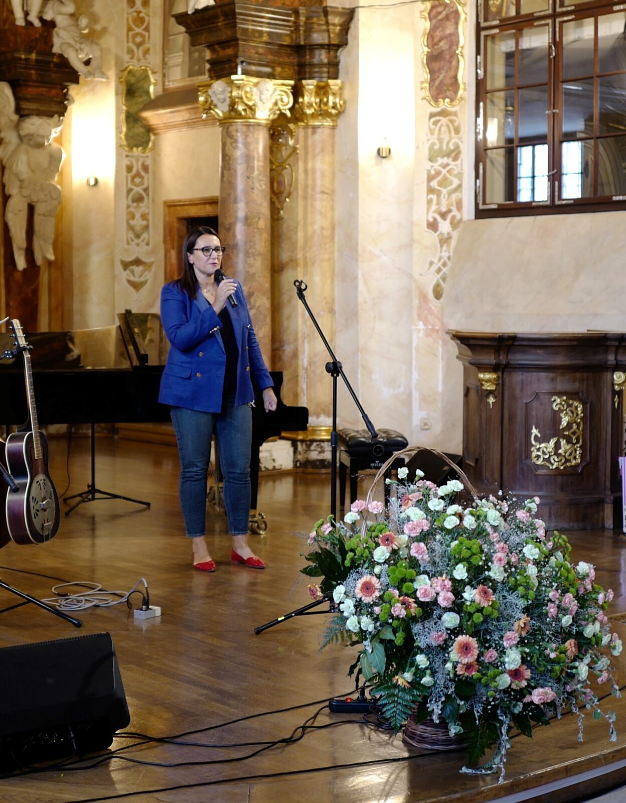 Prorektor prof. Patrycja Matusz na scenie